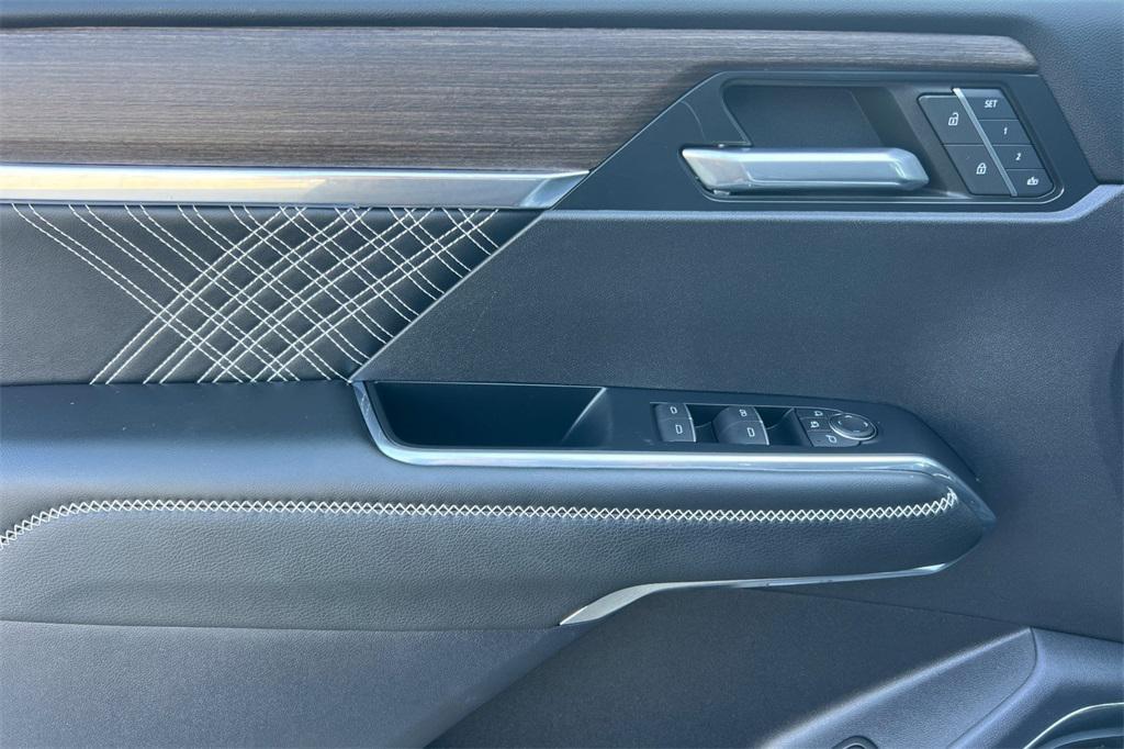 used 2025 GMC Acadia car, priced at $50,994