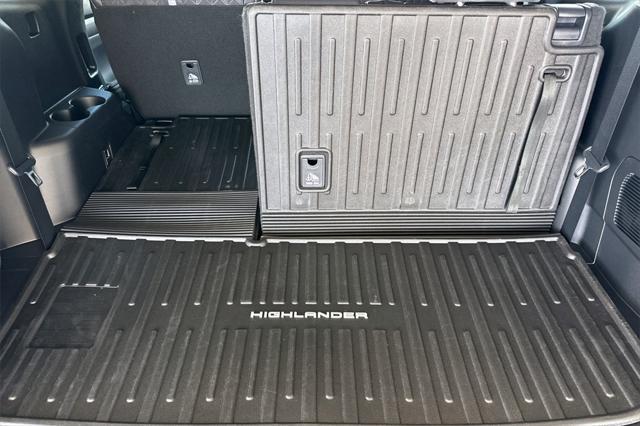 new 2025 Toyota Highlander Hybrid car, priced at $52,167
