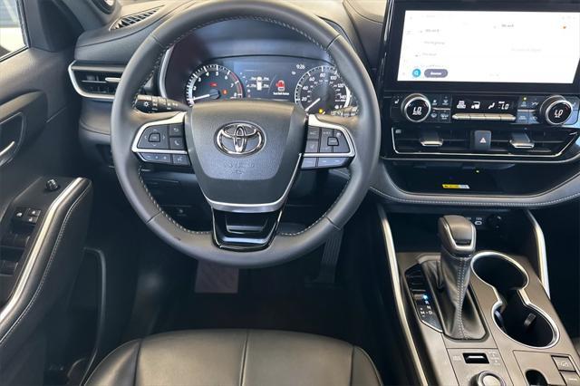 used 2023 Toyota Highlander car, priced at $40,998