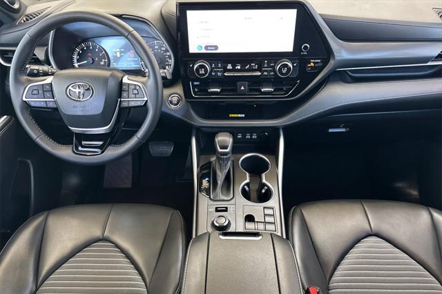 used 2023 Toyota Highlander car, priced at $40,998