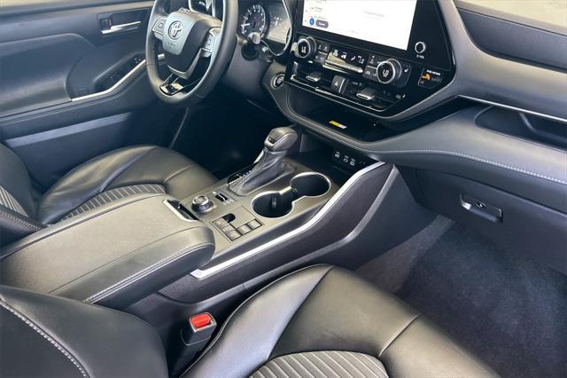 used 2023 Toyota Highlander car, priced at $40,998