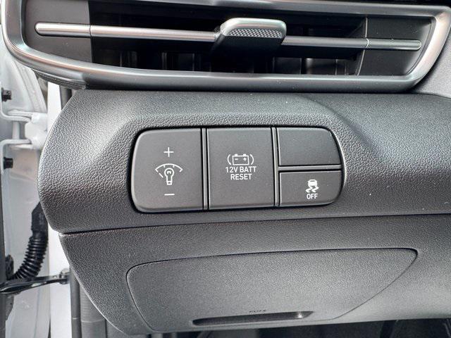 new 2025 Hyundai Elantra car, priced at $31,562