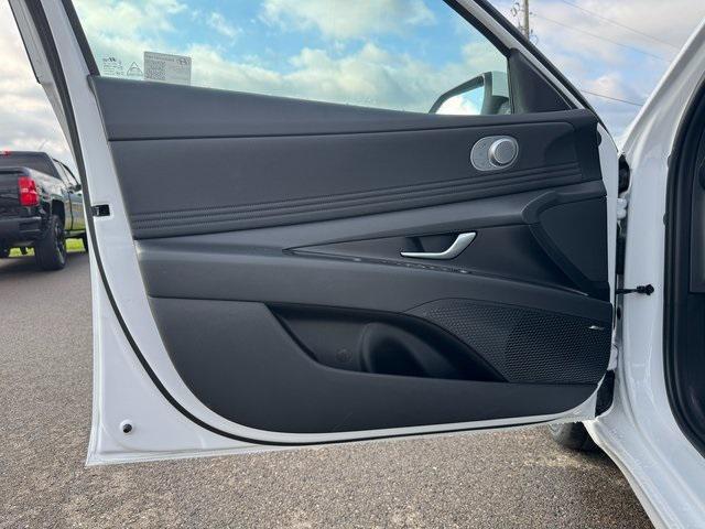 new 2025 Hyundai Elantra car, priced at $31,562