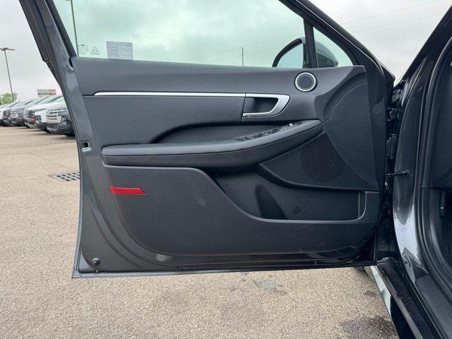 new 2025 Hyundai Sonata Hybrid car, priced at $32,429