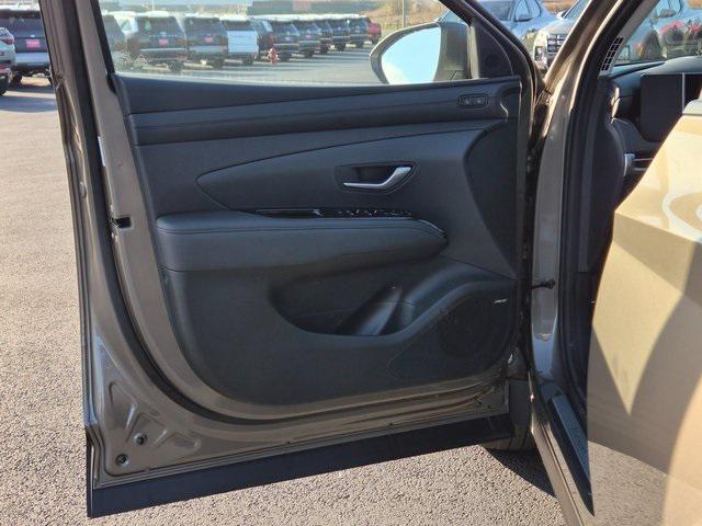 new 2026 Hyundai TUCSON Hybrid car, priced at $42,467