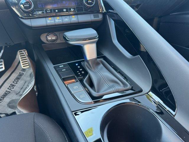 new 2025 Hyundai Elantra car, priced at $28,905