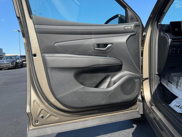 new 2025 Hyundai TUCSON Hybrid car, priced at $41,450