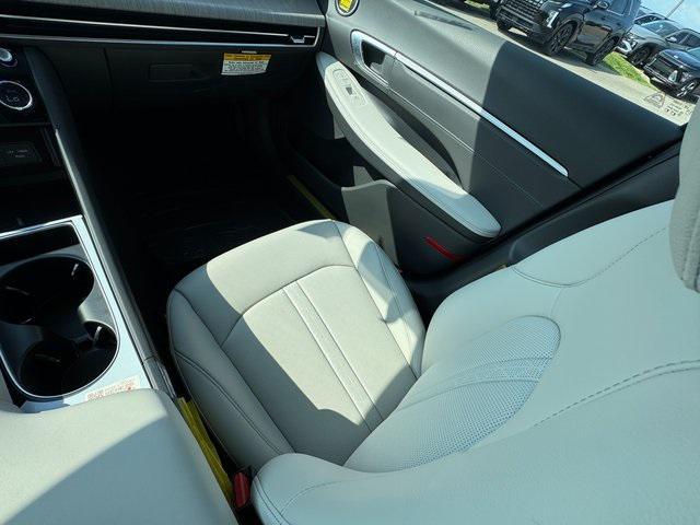 new 2025 Hyundai Sonata Hybrid car, priced at $38,812