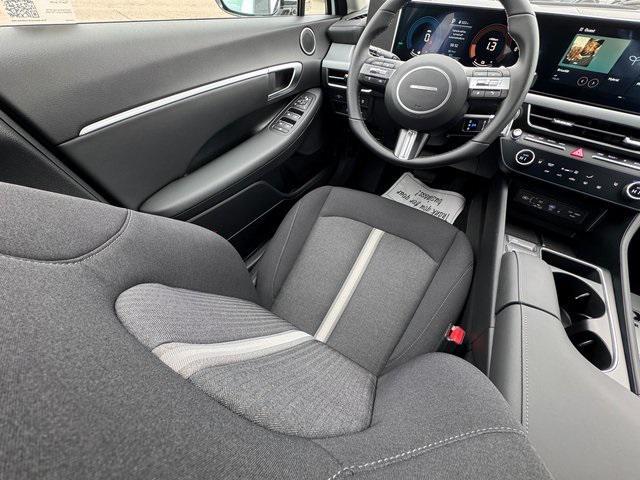 new 2025 Hyundai Sonata Hybrid car, priced at $32,829