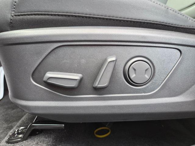 new 2025 Hyundai TUCSON Hybrid car, priced at $37,246