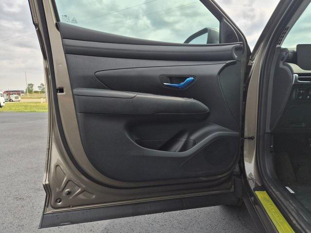 new 2025 Hyundai TUCSON Hybrid car, priced at $37,252