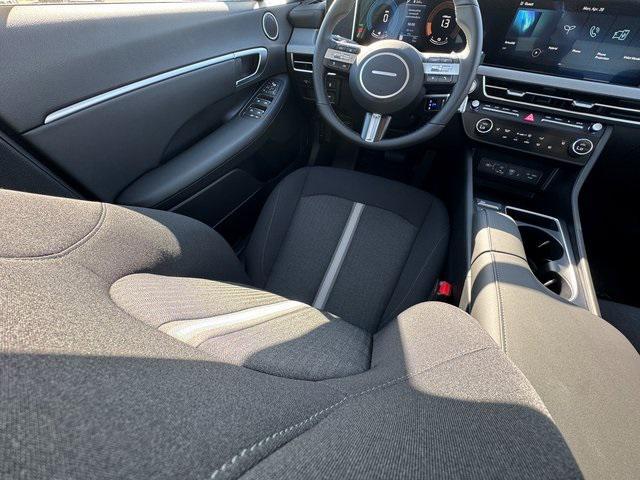 new 2025 Hyundai Sonata Hybrid car, priced at $32,981