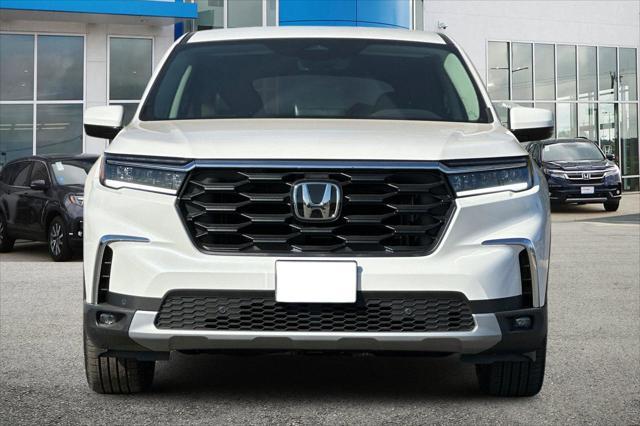 new 2025 Honda Pilot car, priced at $45,350