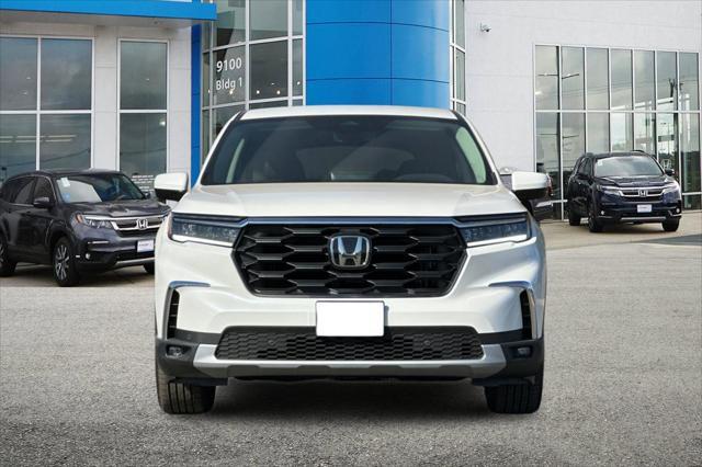new 2025 Honda Pilot car, priced at $45,405