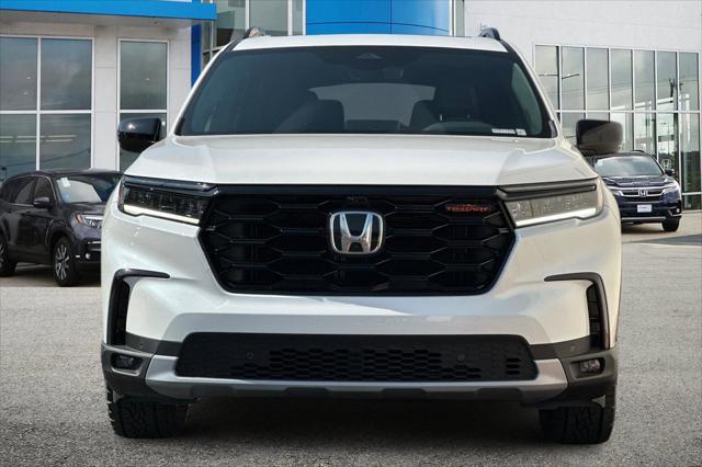 new 2025 Honda Pilot car, priced at $51,250