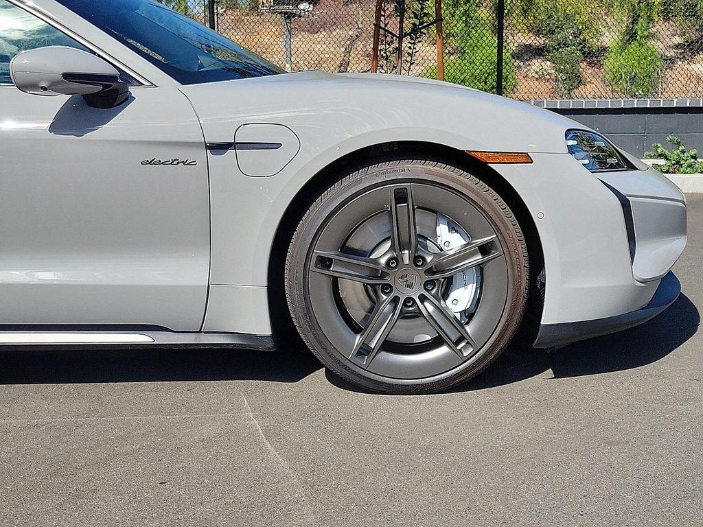 new 2025 Porsche Taycan car