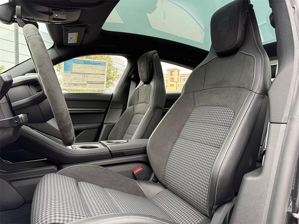 new 2025 Porsche Taycan car