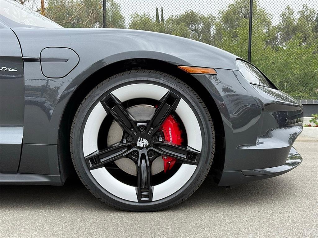 new 2025 Porsche Taycan car