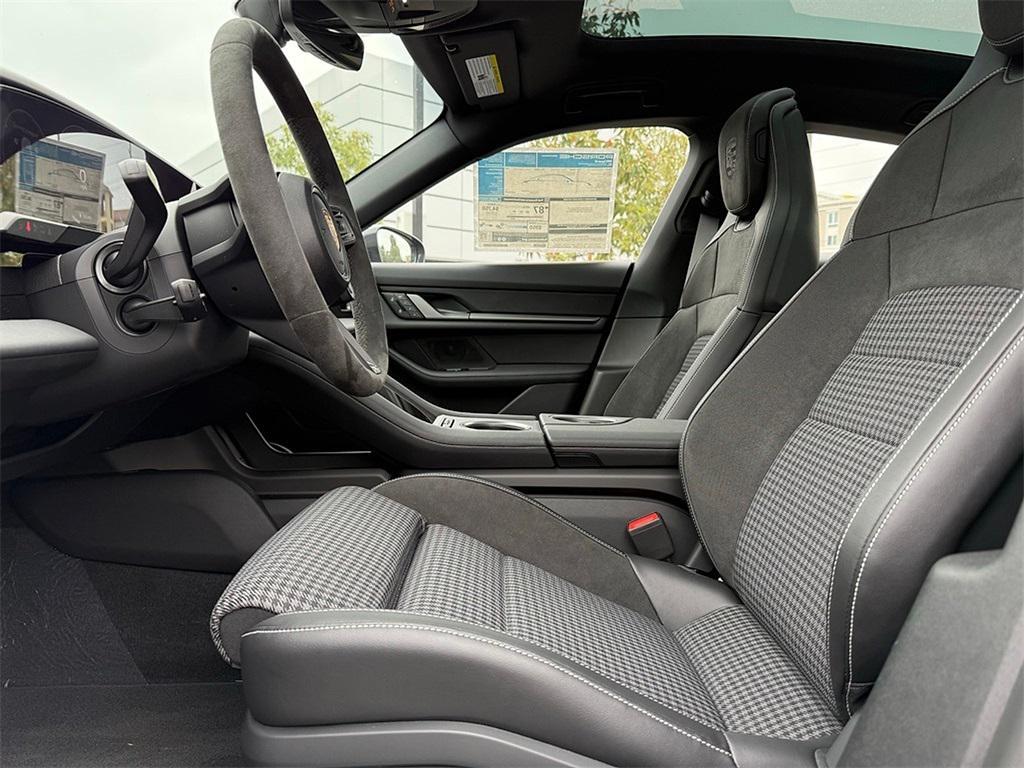 new 2025 Porsche Taycan car