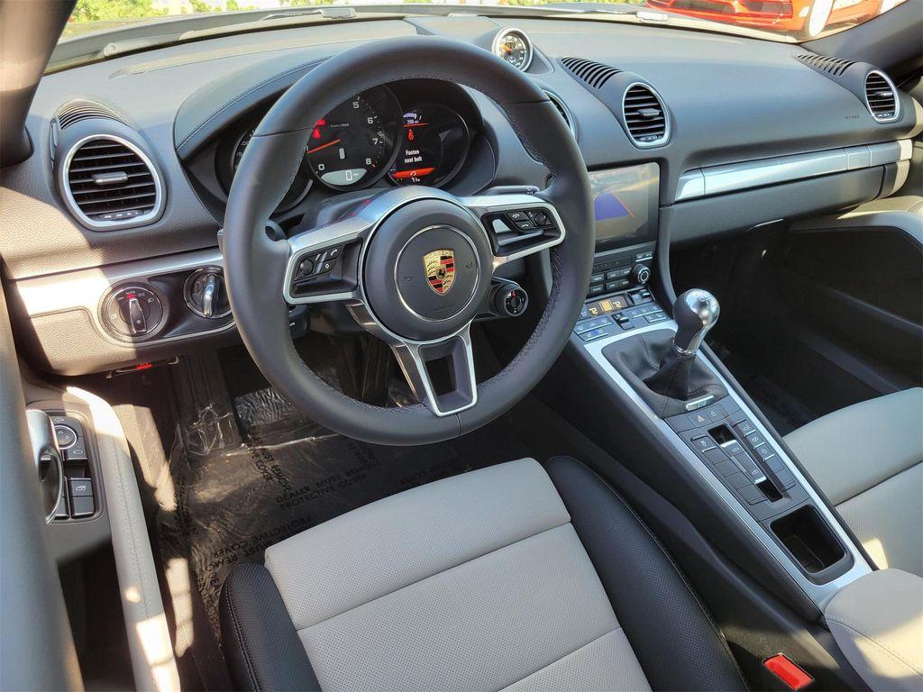 new 2025 Porsche 718 Boxster car