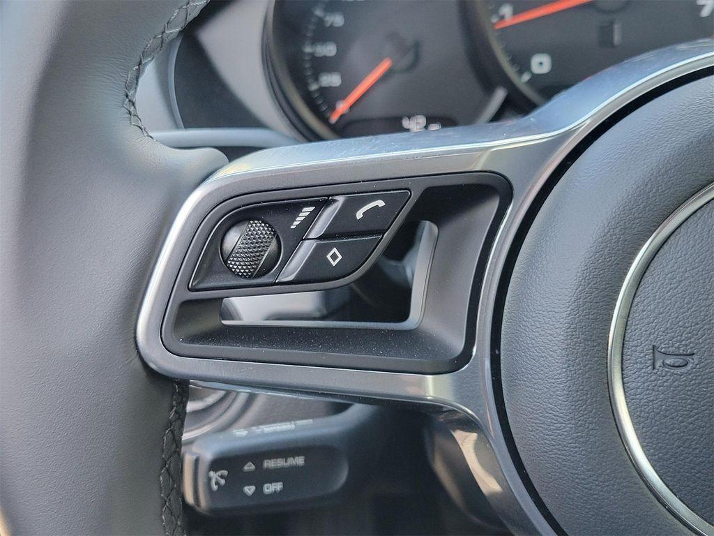 new 2025 Porsche 718 Boxster car