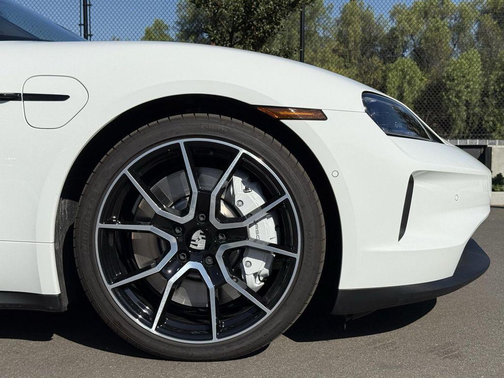 new 2025 Porsche Taycan car