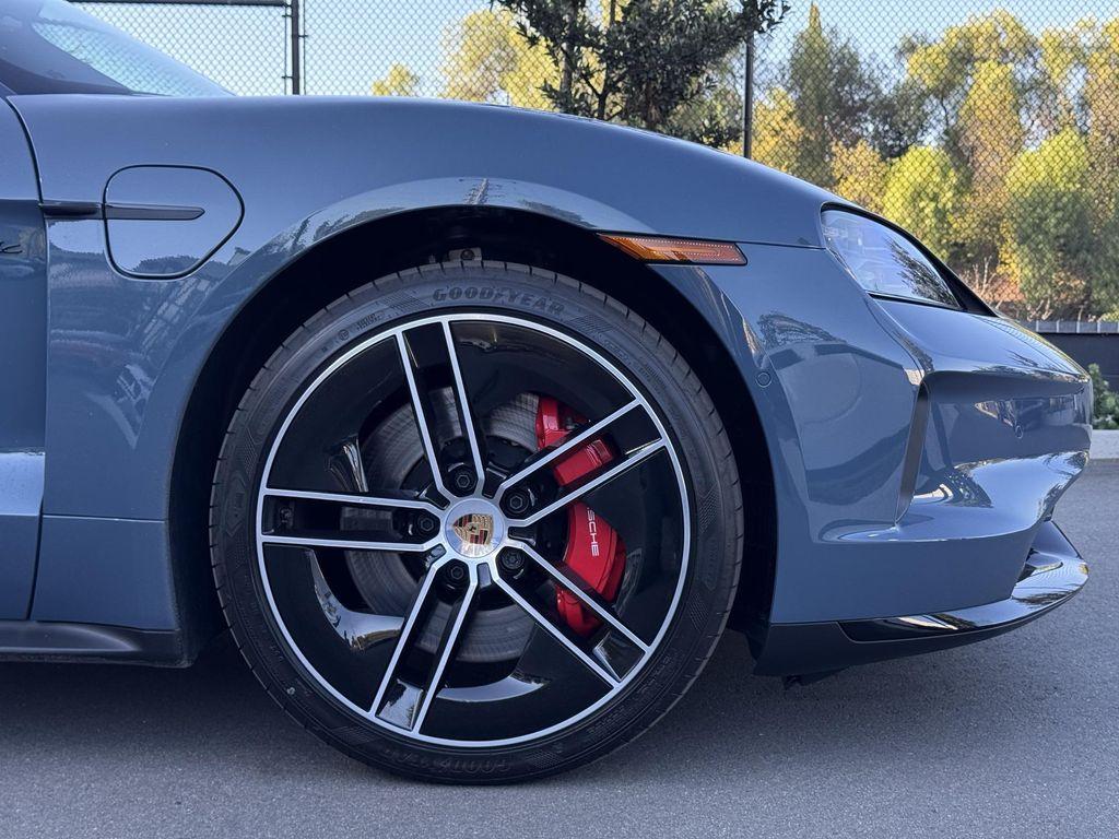 new 2025 Porsche Taycan car