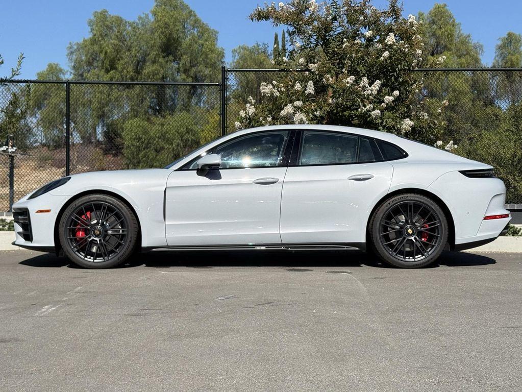 new 2026 Porsche Panamera car