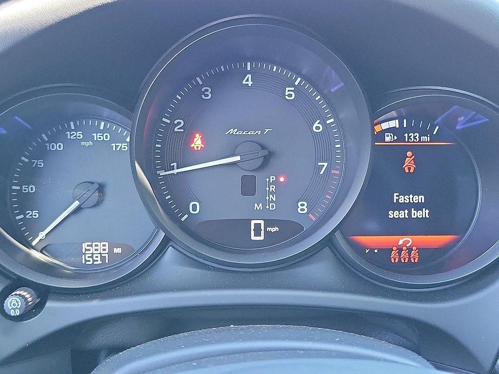 new 2025 Porsche Macan car