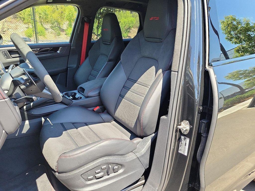 new 2025 Porsche Cayenne car