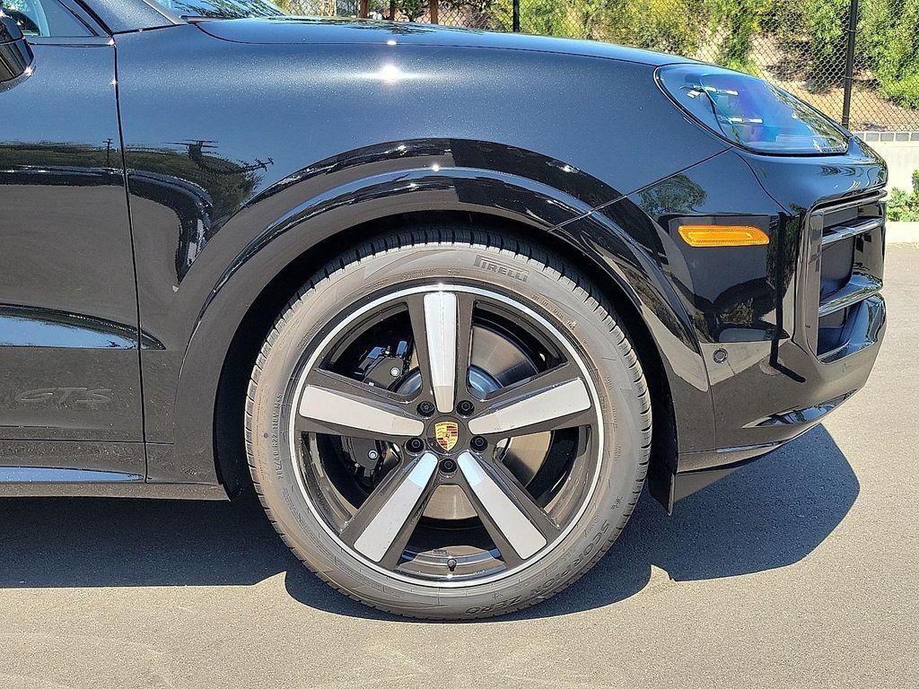 new 2025 Porsche Cayenne car