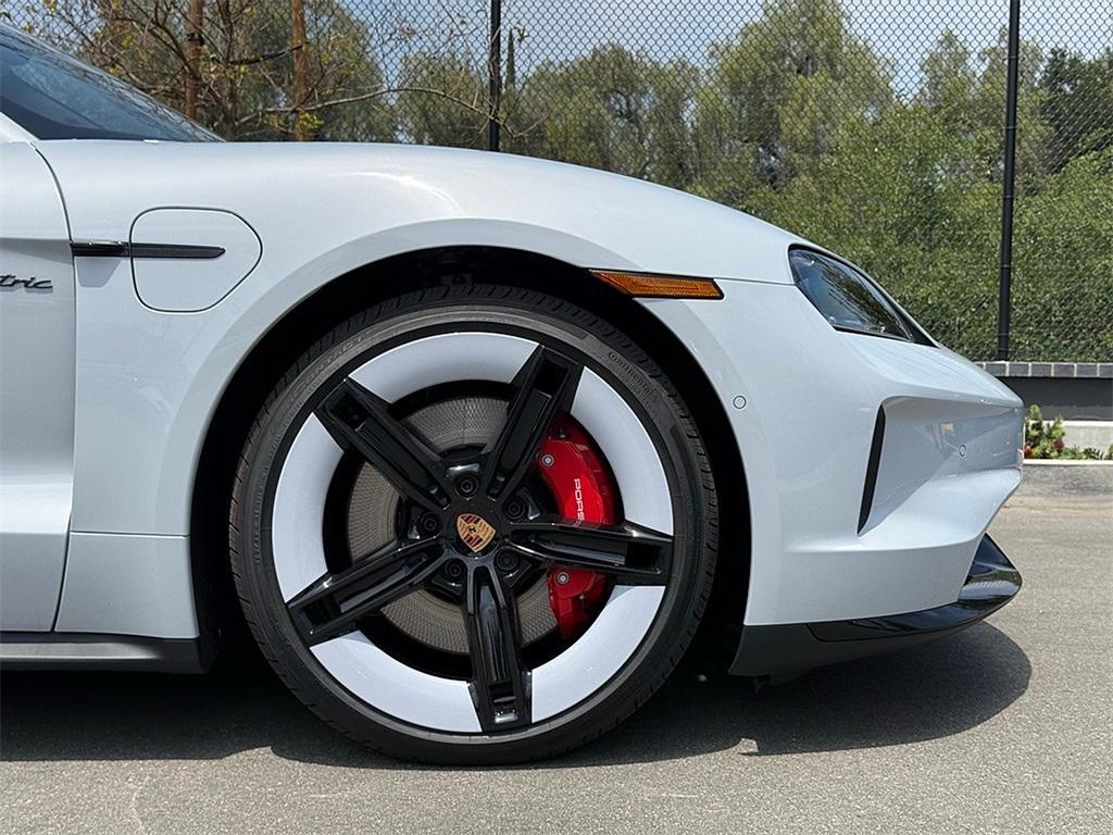 new 2025 Porsche Taycan car