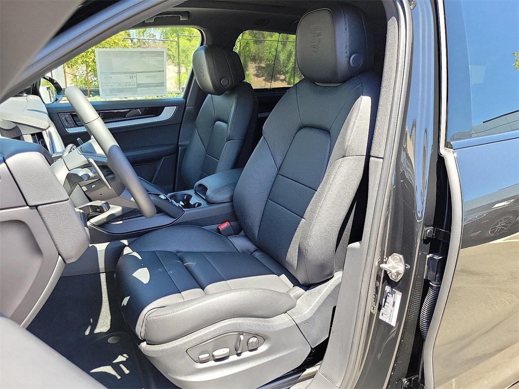 new 2025 Porsche Cayenne car