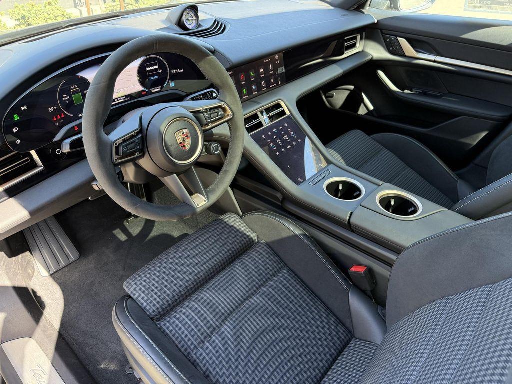 new 2025 Porsche Taycan car