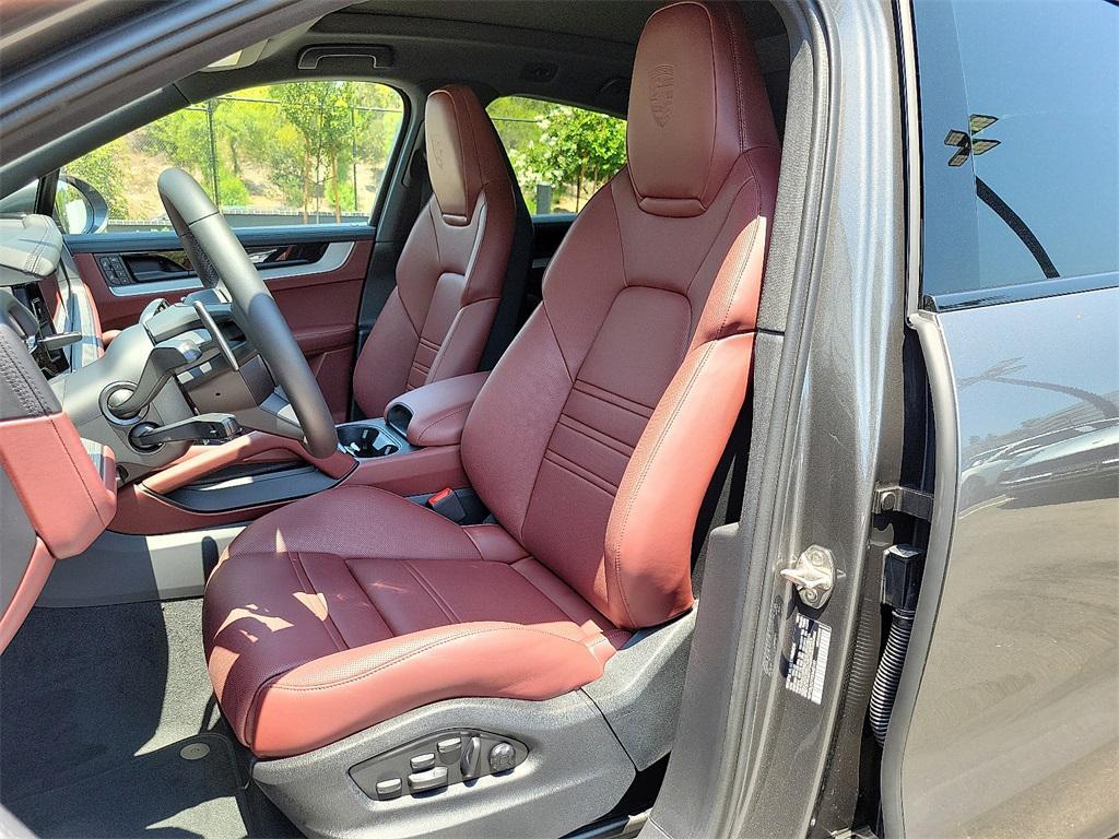 new 2025 Porsche Cayenne car