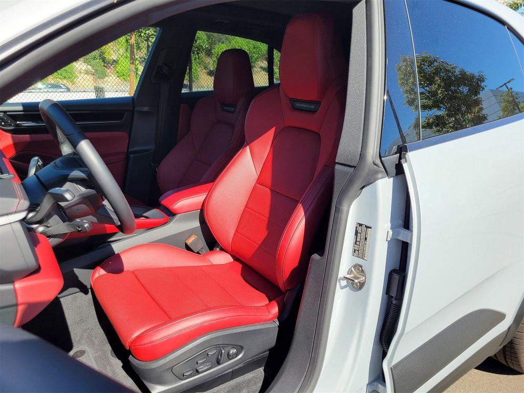 new 2025 Porsche Macan car