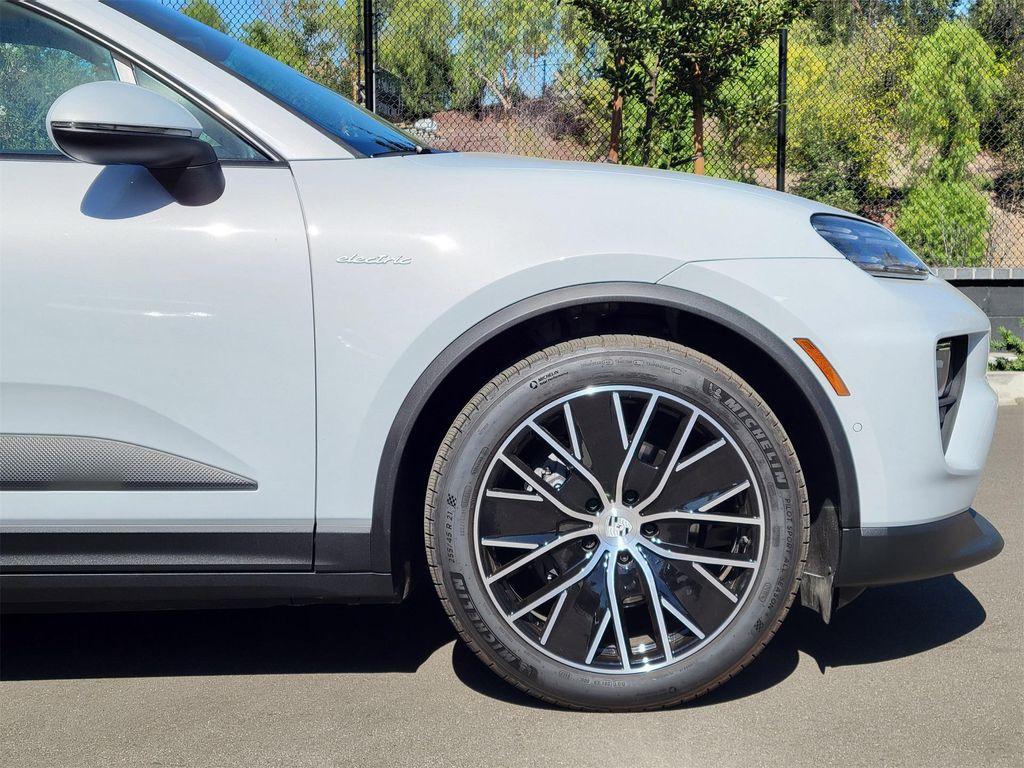 new 2025 Porsche Macan car