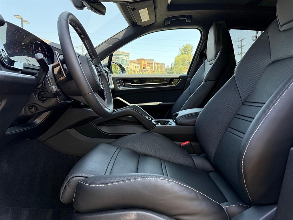 new 2025 Porsche Cayenne car