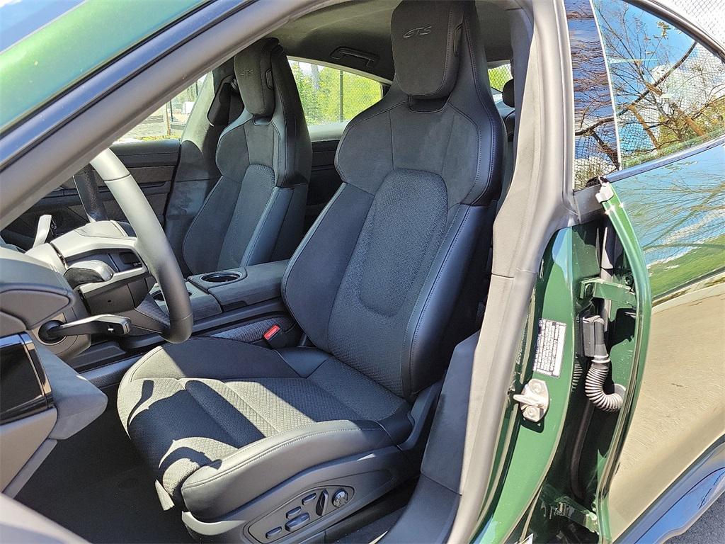 new 2025 Porsche Taycan car