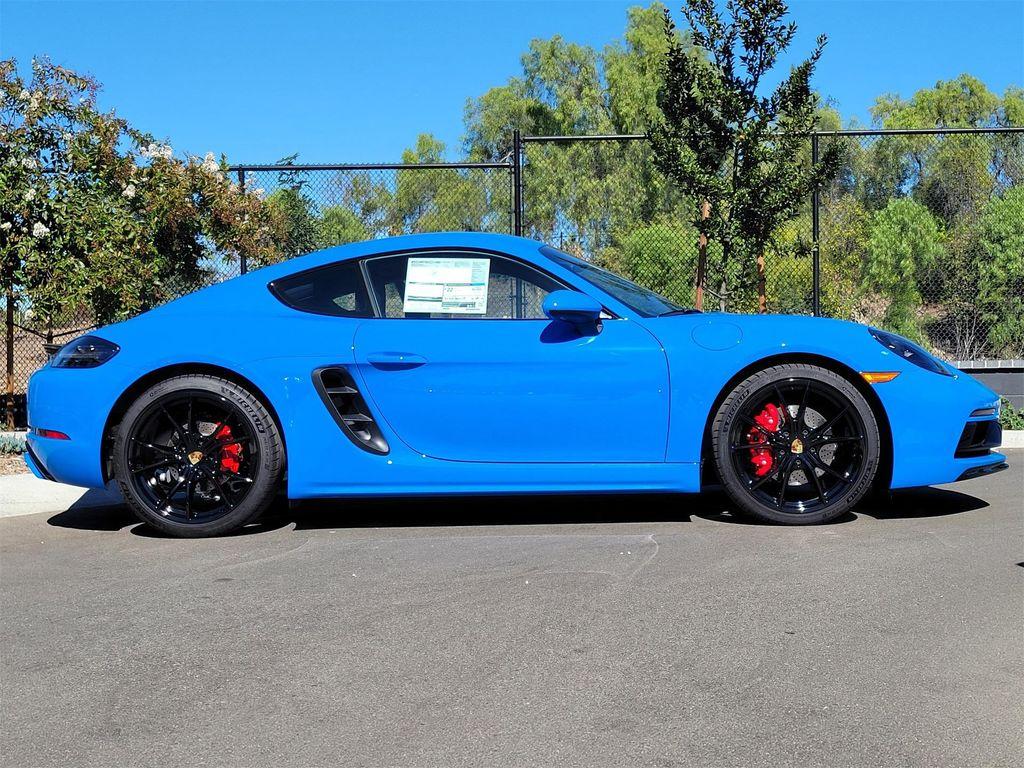 new 2025 Porsche 718 Cayman car