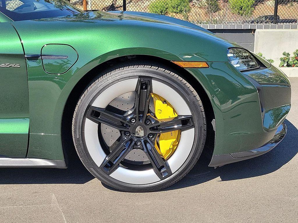 new 2025 Porsche Taycan car