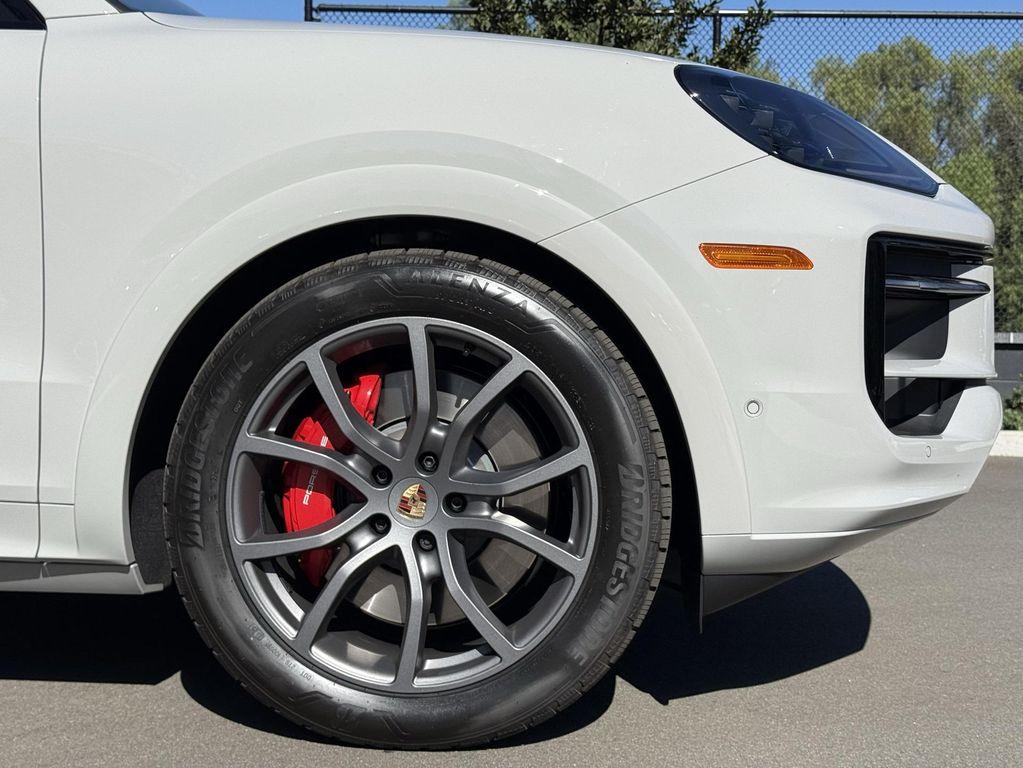 new 2025 Porsche Cayenne car