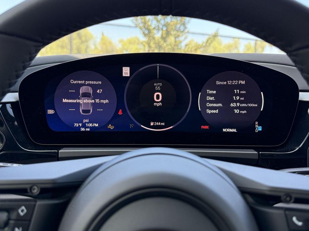 new 2025 Porsche Macan car