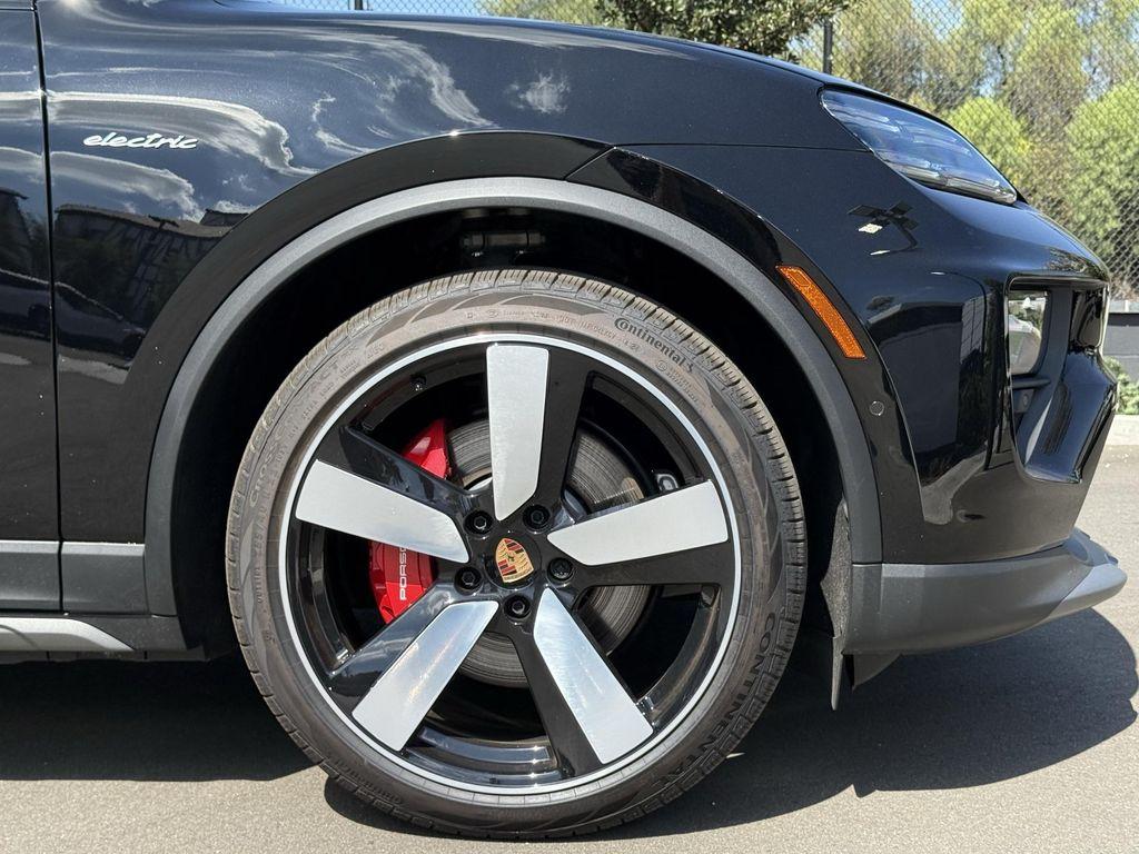 new 2025 Porsche Macan car