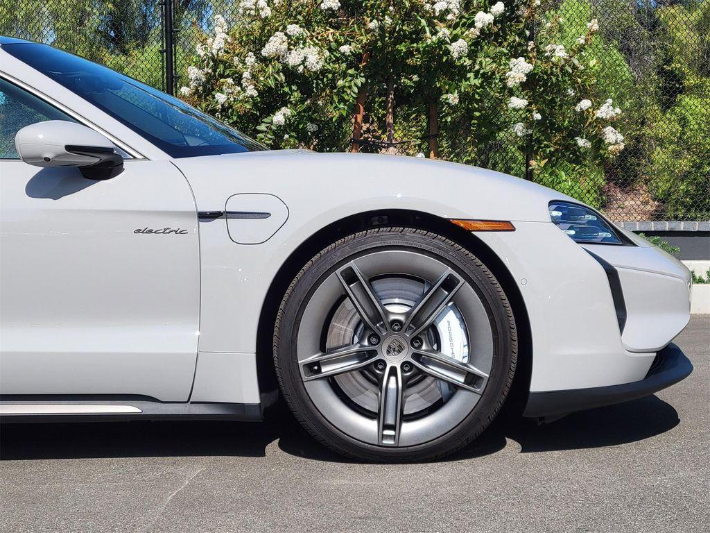 new 2025 Porsche Taycan car