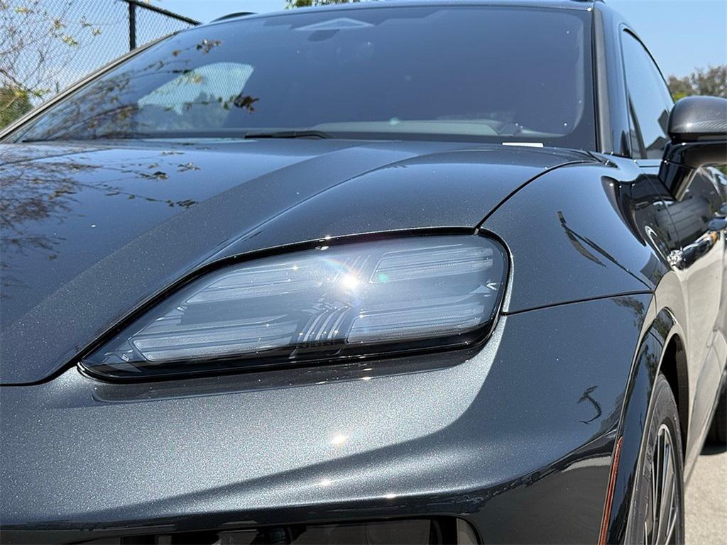 new 2025 Porsche Macan car
