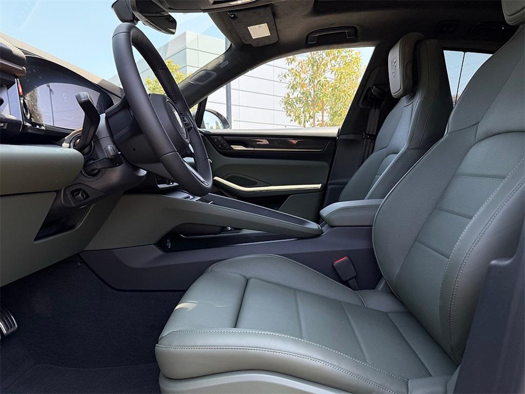 new 2025 Porsche Macan car
