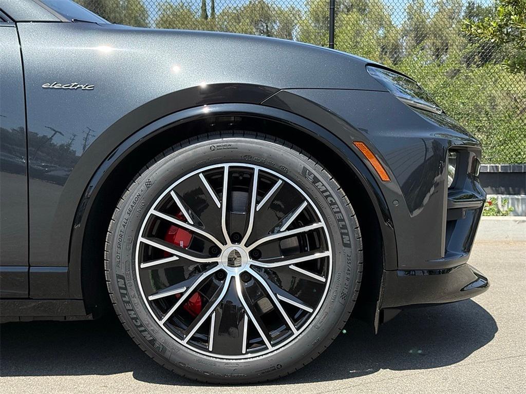 new 2025 Porsche Macan car