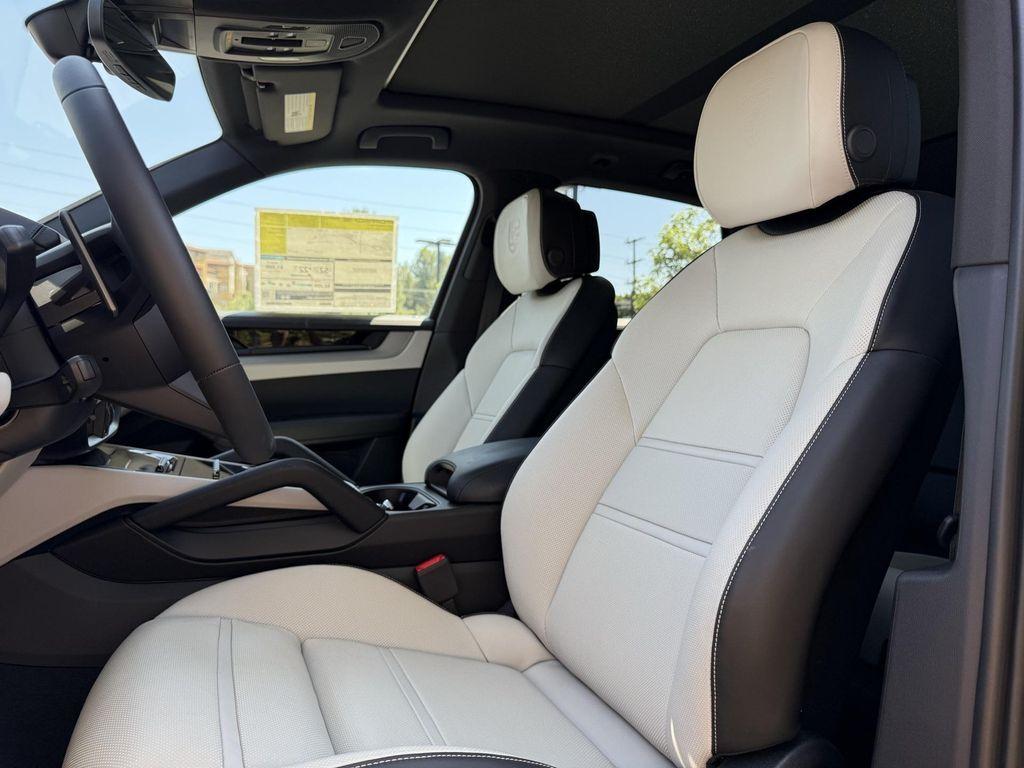 new 2025 Porsche Cayenne car