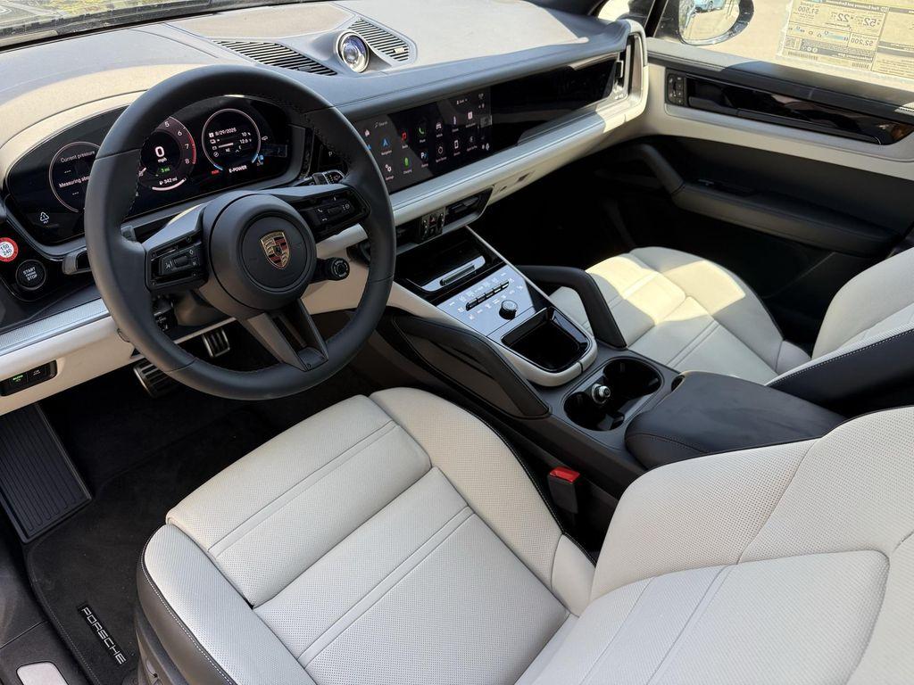 new 2025 Porsche Cayenne car